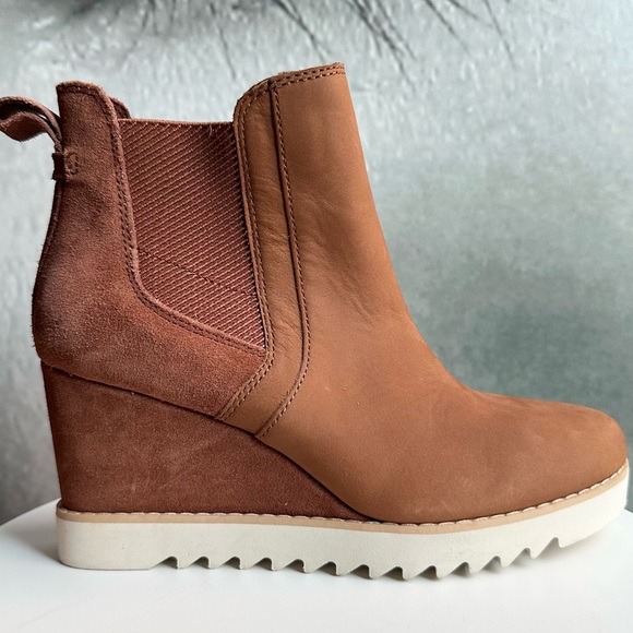 🌸TOMS🌸 Maddie Water-Resistant Wedge Lug Sole Booties Size: 7.5 - Picture 3 of 11